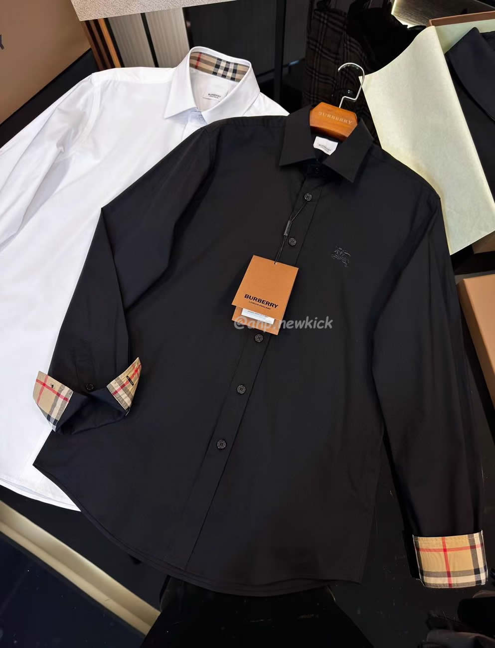 Burberry Slim Fit Monogram Motif Stretch Cotton Poplin Shirt Black White Fw21 80323081 (3) - www.newkick.vip